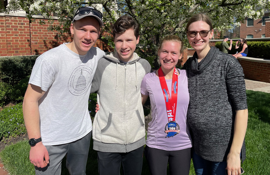 Hannah at 17 weeks pregnant cheered on in Carmel’s mini-marathon by Ben, John & Sarah